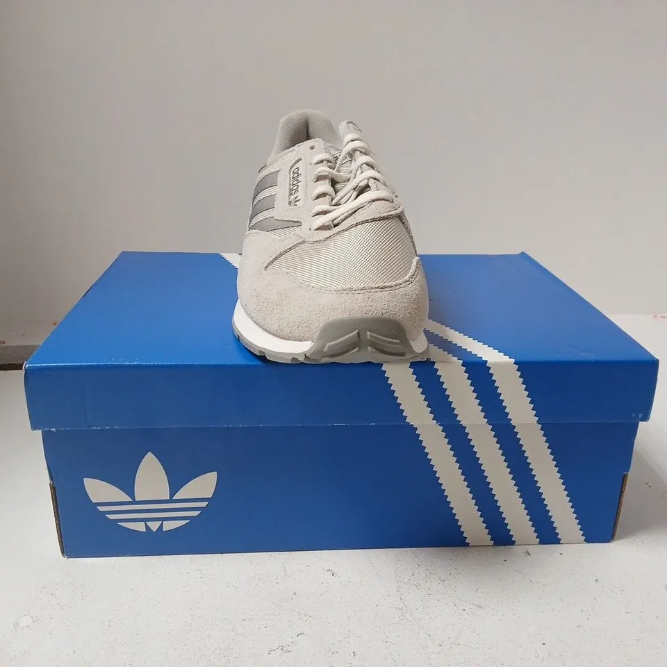 BOXED PAIR OF ADIDAS TREZIOD 2 TRAINERS IN GREY SIZE UK 9