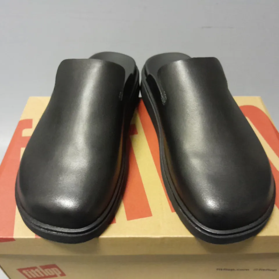 BOXED PAIR OF FITFLOP GEN-FF LEATHER MULES IN BLACK - UK 6.5