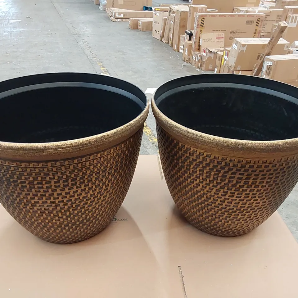 SET OF 2 HAMPSHIRE POT PLANTERS (2 ITEMS)