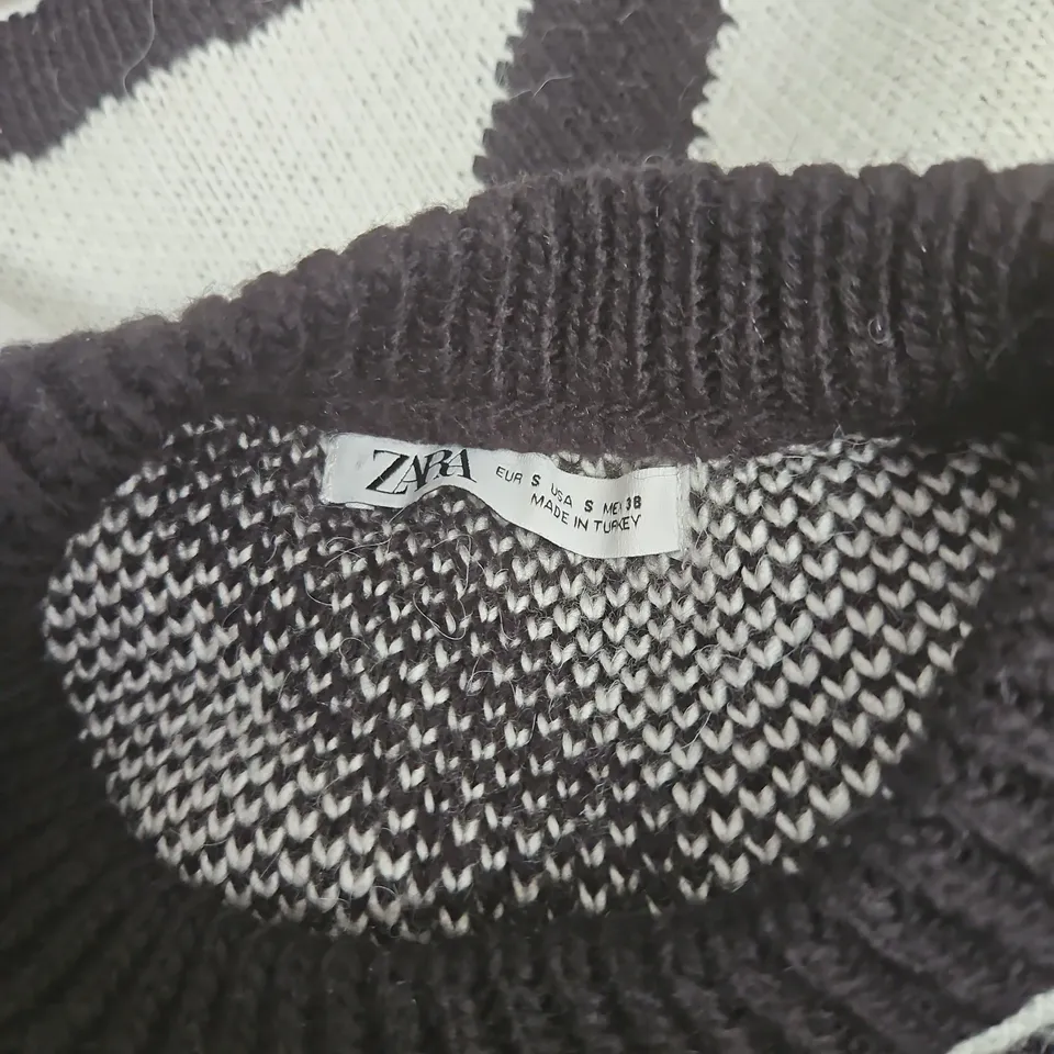 ZARA KNIT SWEATER GEOMETRIC BLACK & WHITE – WOMEN'S SIZE S