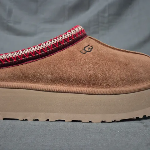 BOXED PAIR OF UGG TAZZ SHOES IN CHESTNUT UK SIZE 4