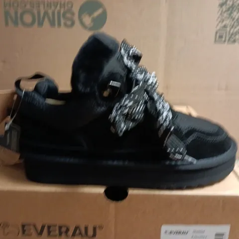 BOXED PAIR OF EVERAU BLACK MARBLED WINTER BOOTS – UK 5.5 (EU 38)