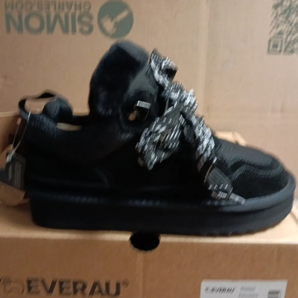 BOXED PAIR OF EVERAU BLACK MARBLED WINTER BOOTS – UK 5.5 (EU 38)