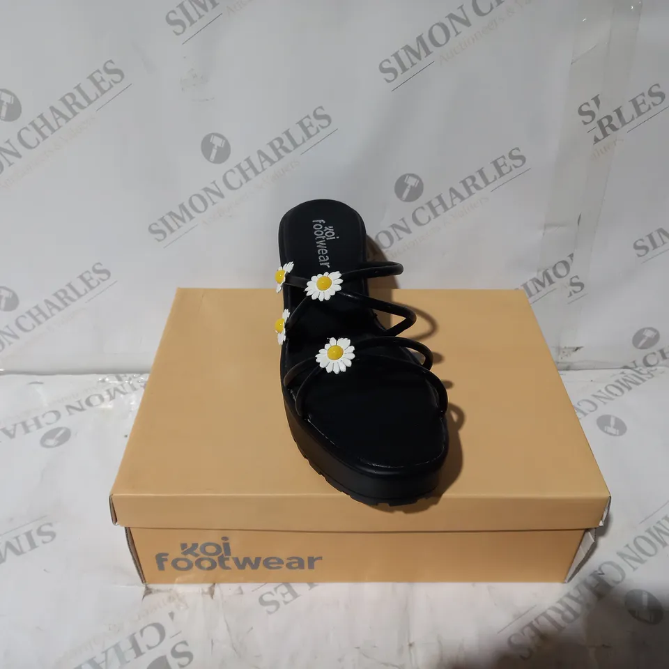 BRAND NEW BOXED PAIR OF KOI VEGAN BLOOMING DAISY OASIS STRAPPY SLIDERS IN BLACK - UK SIZE 7