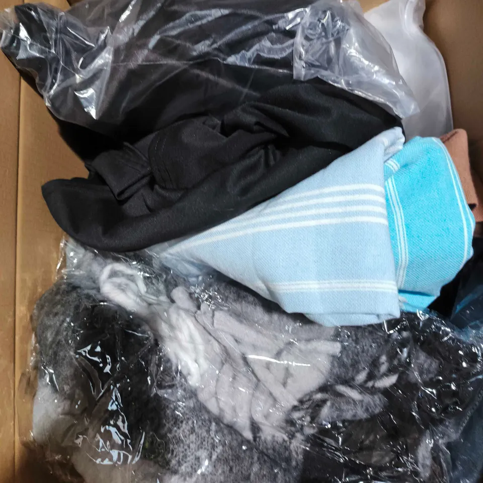 APPROXIMATELY 20 ASSORTED CLOTHING PRODUCTS IN VARIOUS STYLES & SIZES TO INCLUDE JUMPERS, T-SHIRTS, DRESSES ETC