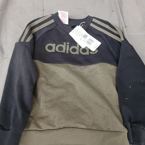 ADIDAS LOGO SWEATER IN BLACK/GREEN - UK 4-5Y
