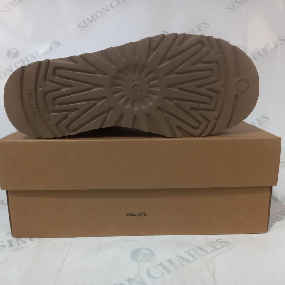 BOXED PAIR OF UGG WTAZZ SHOES IN CHESTNUT UK SIZE 5