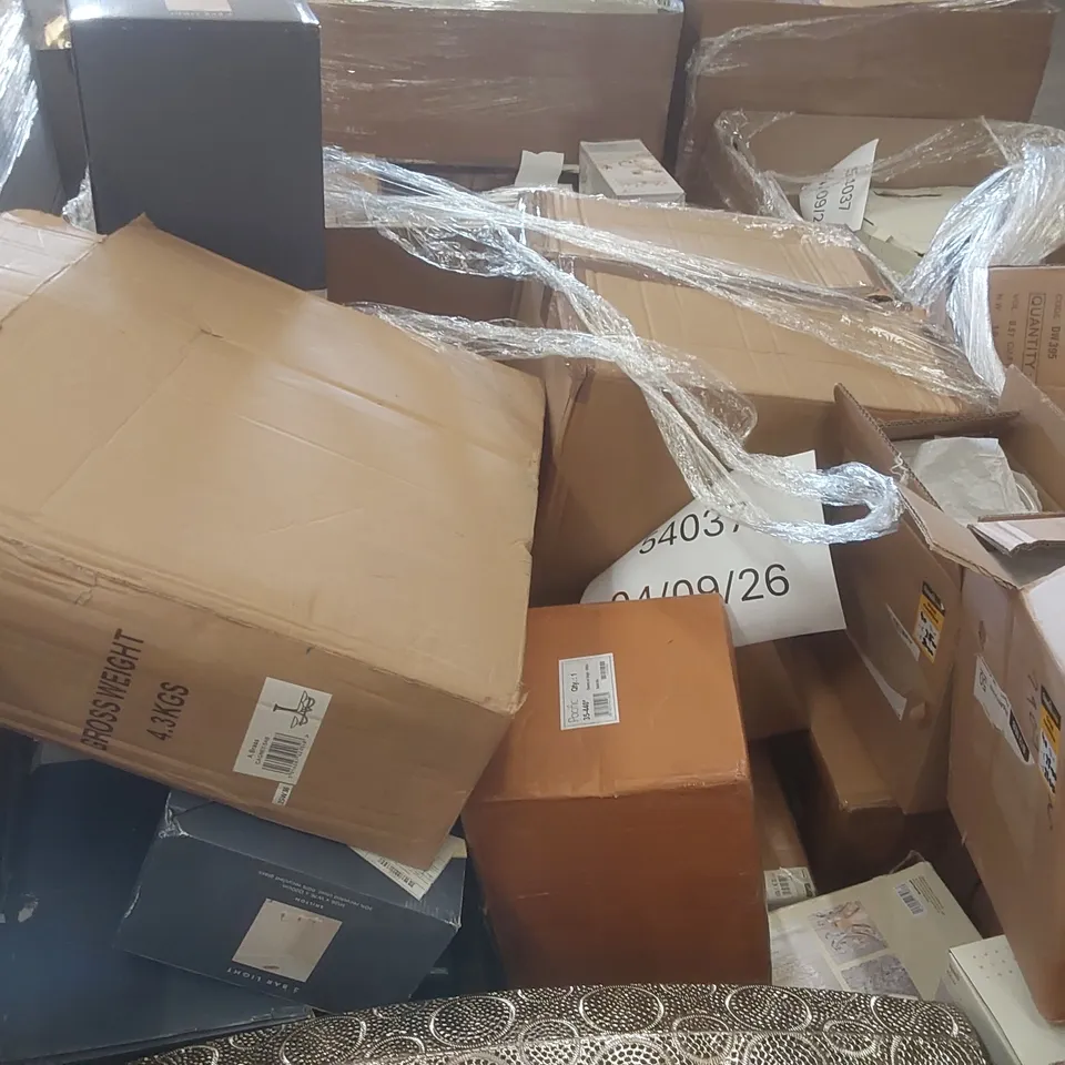 PALLET CONTAINING A VERY LARGE QUANTITY OF ASSORTED DESIGNER LIGHTING PRODUCTS INCLUDING: CHURCHGATE BAR LIGHTS, FLOOR LAMP, STERN PENDANT LIGHT ECT