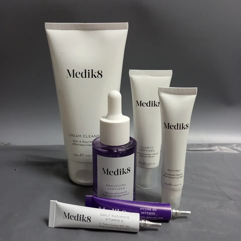 BOXED MEDIK 8 SKINCARE KIT TO INCLUDE BAKUCHIOL PEPTIDE INFUSED SERUM (30ML), 10% NAICINAMIDE PEPTIDE SERUM (30ML), CREAM CLEANSER (175ML), ETC. 