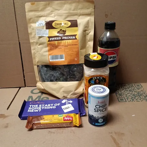 TOTE OF APPROXIMATELY 15 ASSORTED FOOD/DRINK ITEMS TO INCLUDE PITTED PRUNES, PEPSI STRAWBERRY N CREAM, TEX'S ORIGINAL FRIED CHICKEN COATING, DAIRY MILK, CHIP SPICE CLASSIC, SCHAR ETC