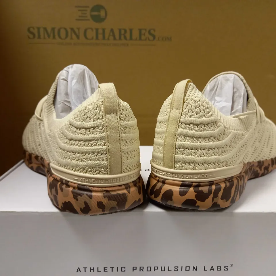 BOXED PAIR APL WOMENS BEIGE TECH LOOMWAVE TRAINERSS - SIZE 7.5