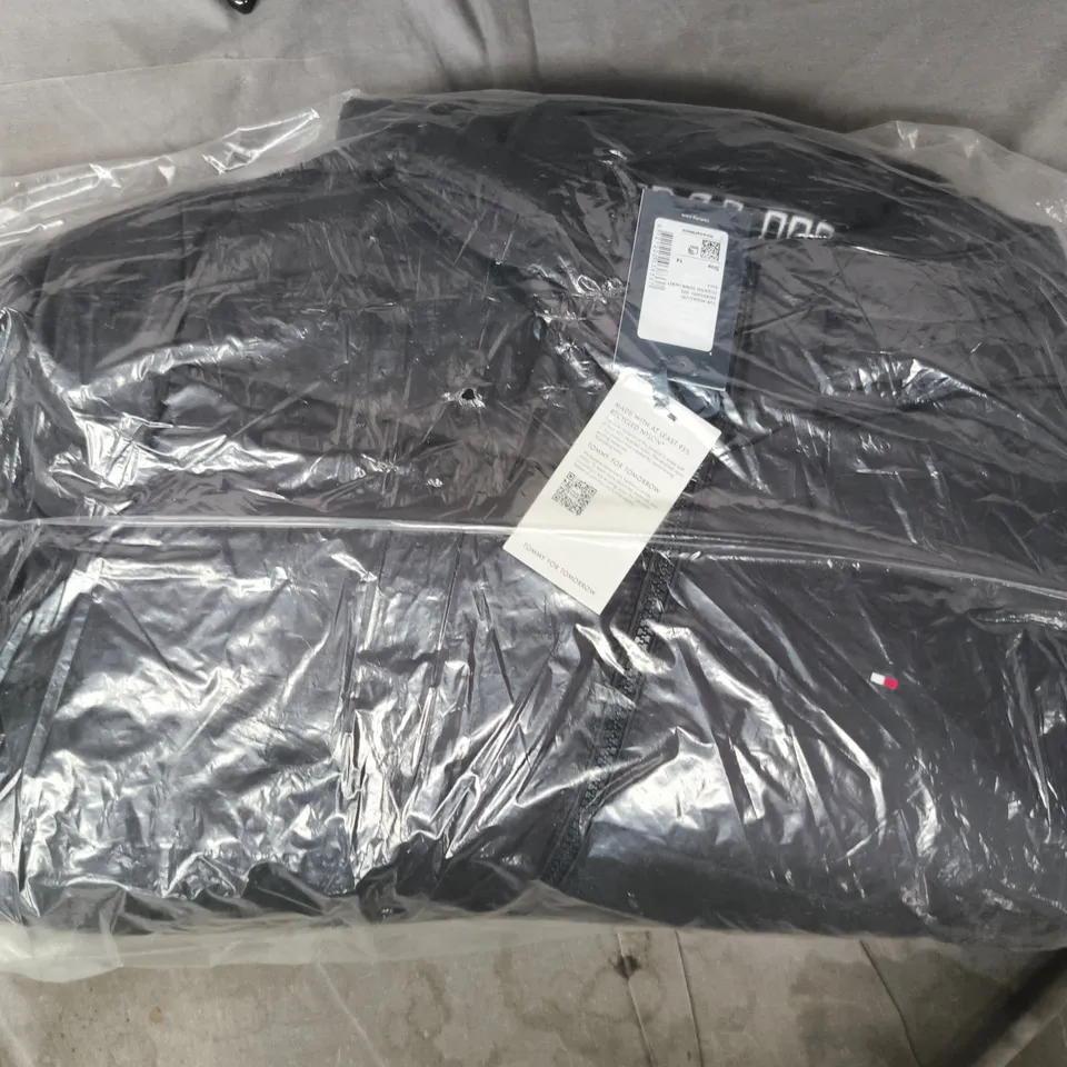 BAGGED TOMMY HILFIGER ESSENTIAL DOWN JACKET IN BLACK SIZE 14