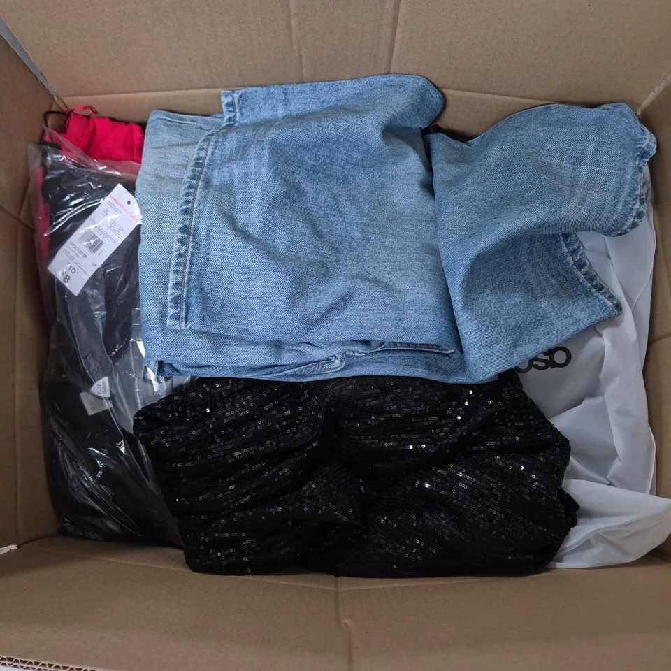 LARGE BOX OF APPROXIMATELY 20 ASSORTED CLOTHING ITEMS IN VARIOUS SIZES, STYLES AND COLOURS