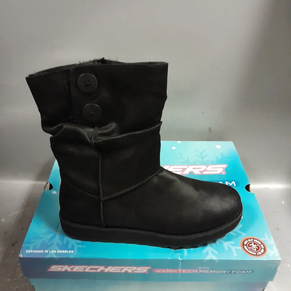 BOXED PAIR OF SKECHERS KEEPSAKES 2.0 UPLAND BOOTS IN BLACK SIZE WOMENS UK 8