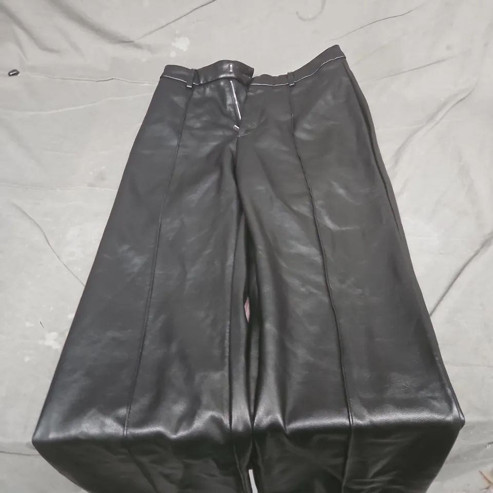 BOA. WOMEN'S BLACK FAUX LEATHER TROUSERS – SIZE M