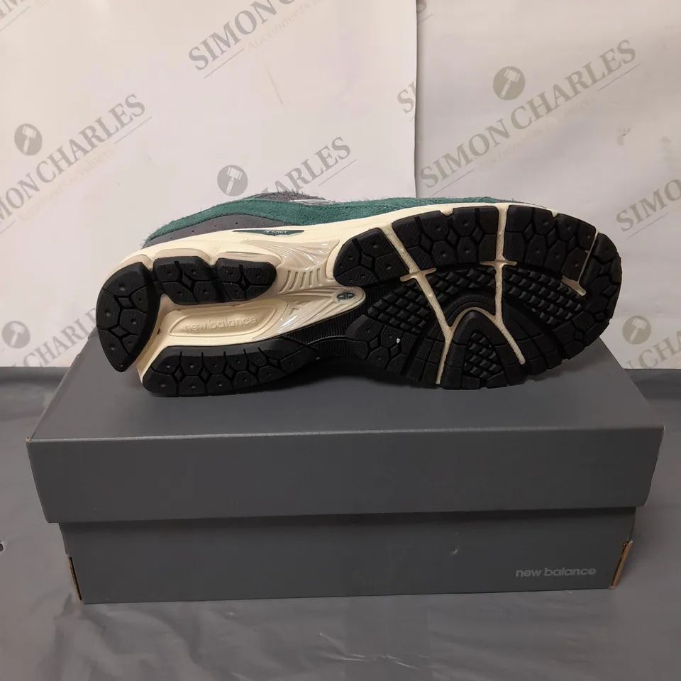 NEW BALANCE MENS TRAINERS SIZE 9