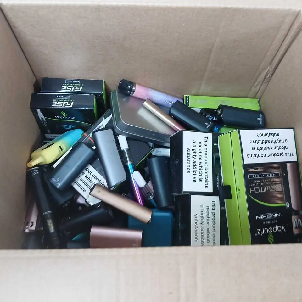 BOX OF APPROXIMATELY 40 ASSORTED E-CIGARETTES AND COMPONENTS TO INCLUDE: ASSORTED VAPOURIZ DEVICE KITS 