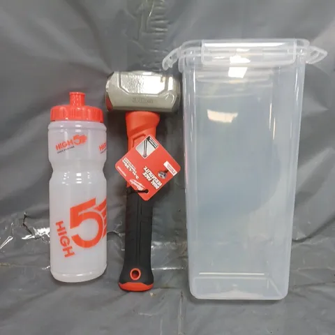 BOX OF APPROXIMATELY 15 ASSORTED HOUSEHOLD ITEMS TO INCLUDE WATER BOTTLE, HAMMER, STORAGE CONTAINER, ETC - COLLECTION ONLT