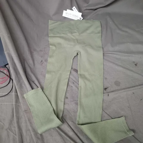 STRADIVARIUS SEAMLESS LEGGINGS – OLIVE GREEN, SIZE M