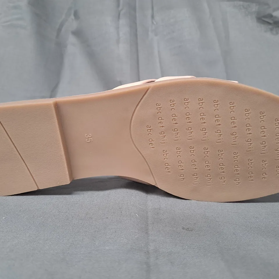 BOXED PAIR OF DESIGNER OPEN TOE SANDALS IN BLUSH EU SIZE 35