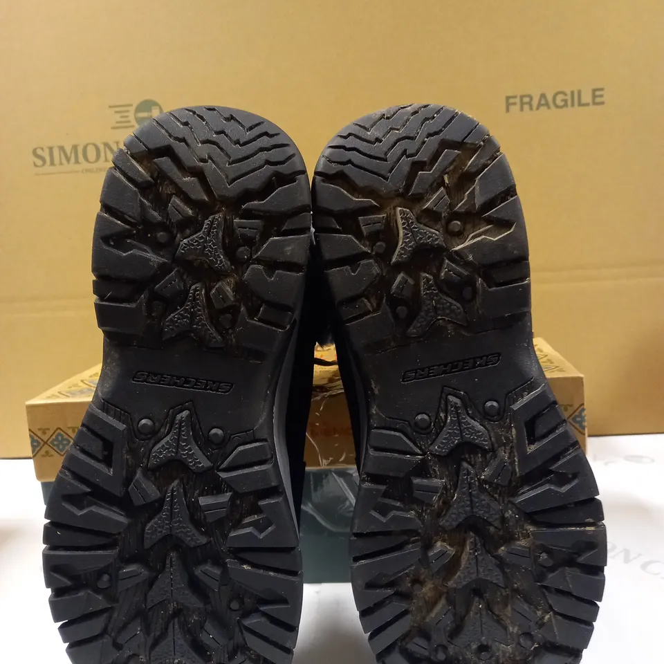 SKETCHERS FAUX CUFF BOOTS SIZE 5.5