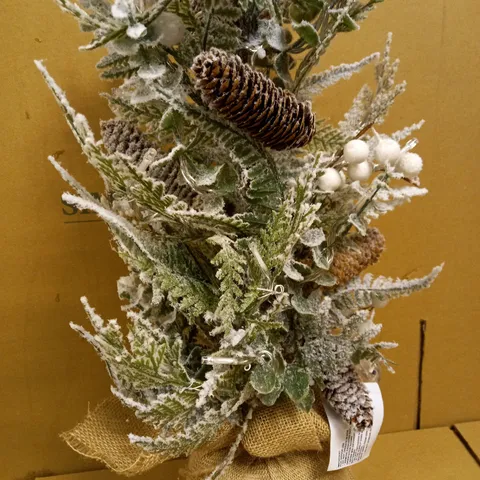 MISTLETOE AND FERN LIT TABLETOP TREE