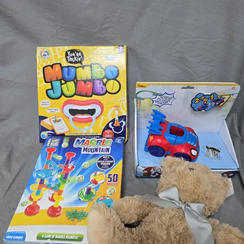 APPROXIMATELY 15 ASSORTED TOYS/GAMES PRODUCTS TO INCLUDE MARBLE MOUNTAIN, PLUSH TOY, RC CAR ETC 