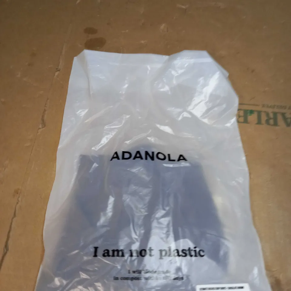 ADANOLA ULTMATE RUCHED CROP SHORTS SIZE S