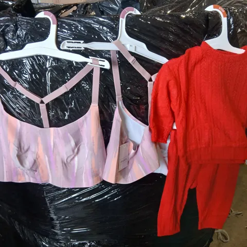 LARGE PALLET OF ASSORTED CLOTHING AND ACCESSORIES