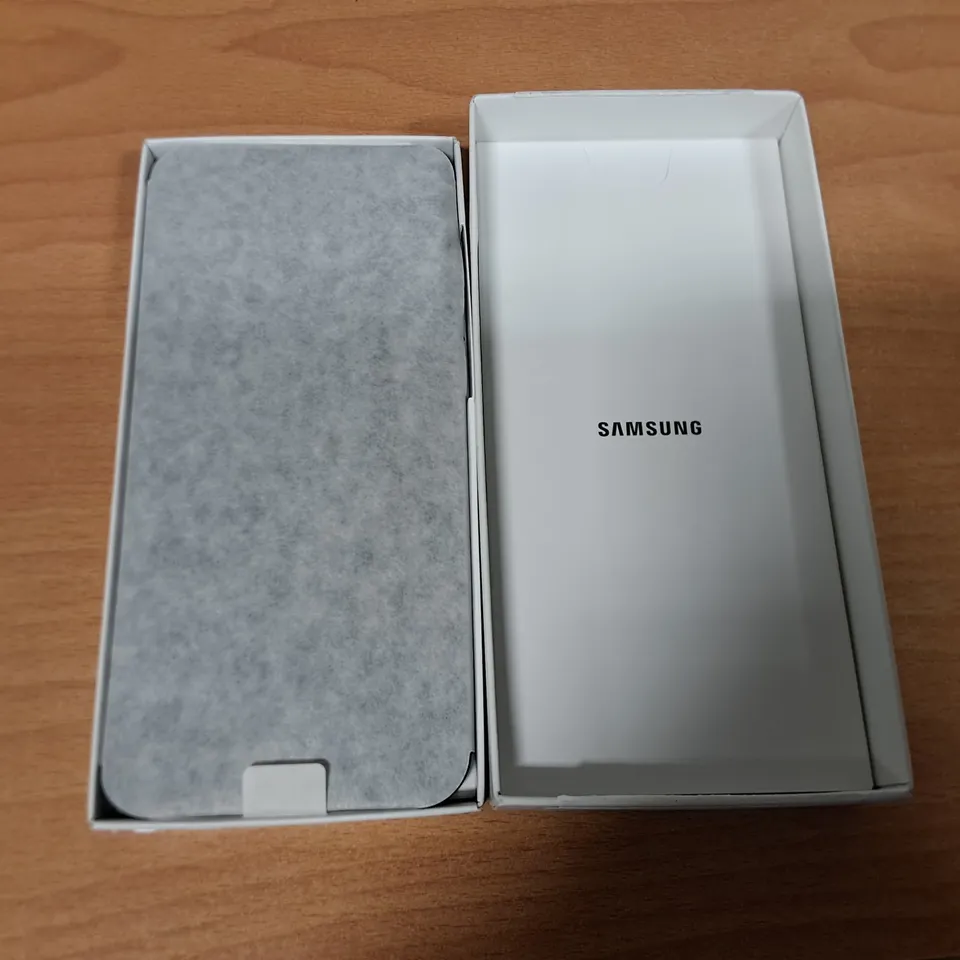 BOXED SAMSUNG GALAXY A16 5G 4GB/128GB IN BLUE BLACK - SM-A166B