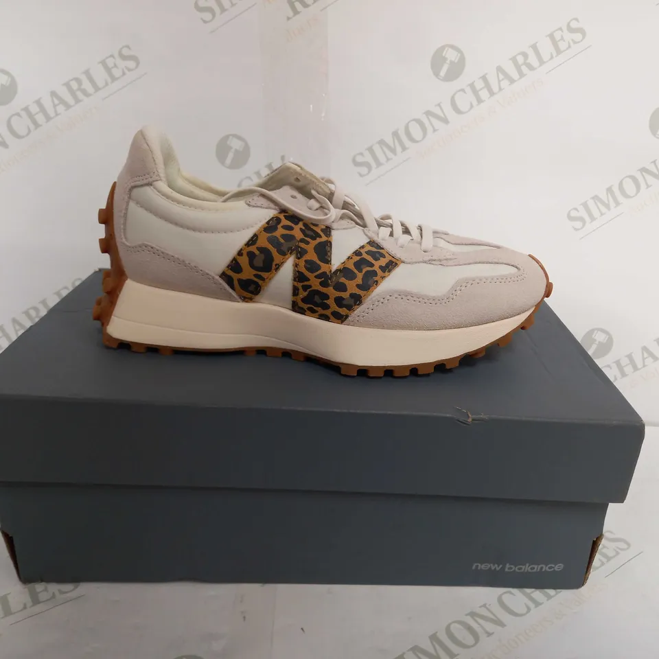 NEW BALANCE 327 IN WHITE - UK 4