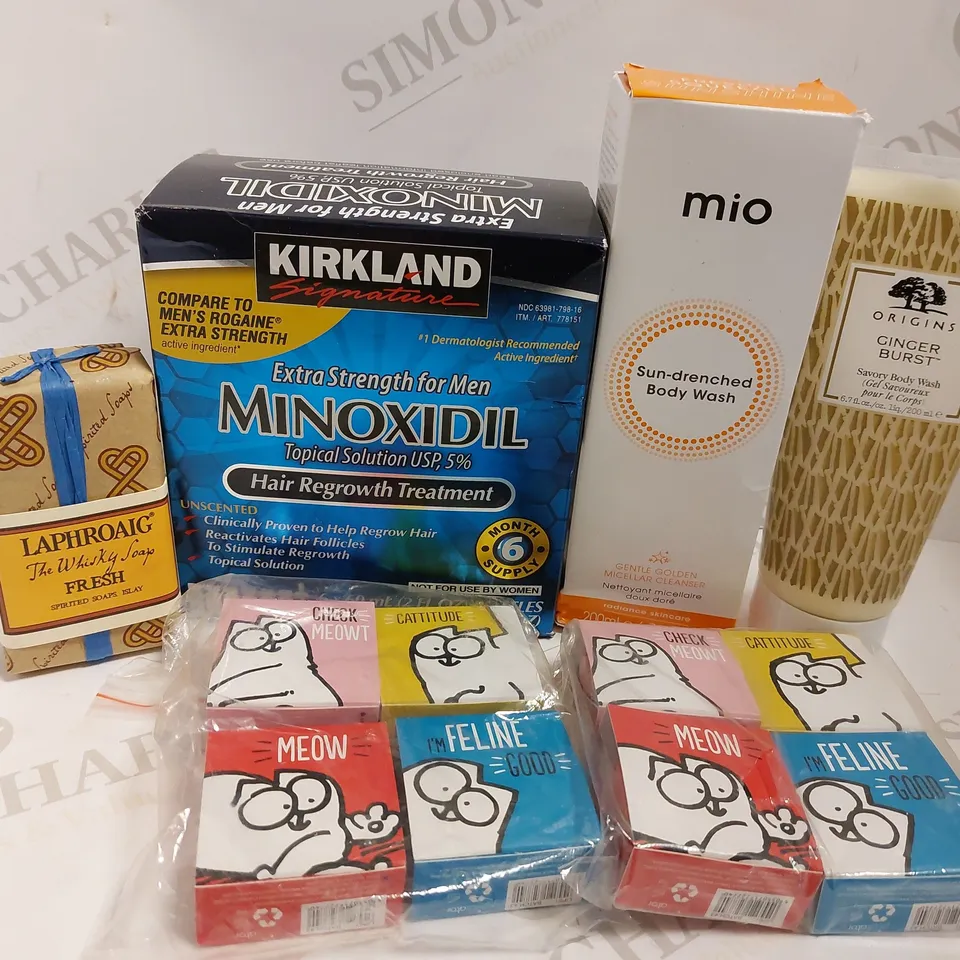 BOX OF APPROX 15 COSMETIC ITEMS TO INCLUDE ORIGINS GINGER BURST BODY WASH, LAPHROAIG THE WHISKEY SOAP, KIRKLAND MINOXIDIL