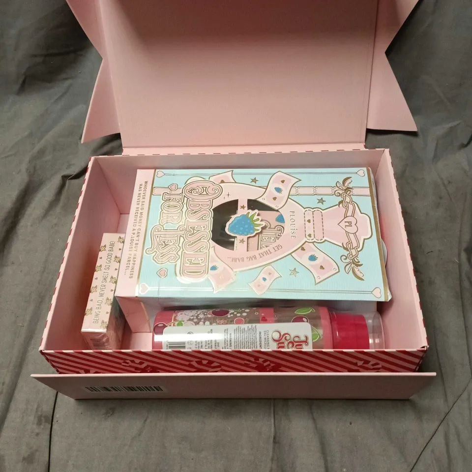 PLOUISE GIFT SET TO INCLUDE BODY MIST AND PLUMPING MOISTURISER  BOXED