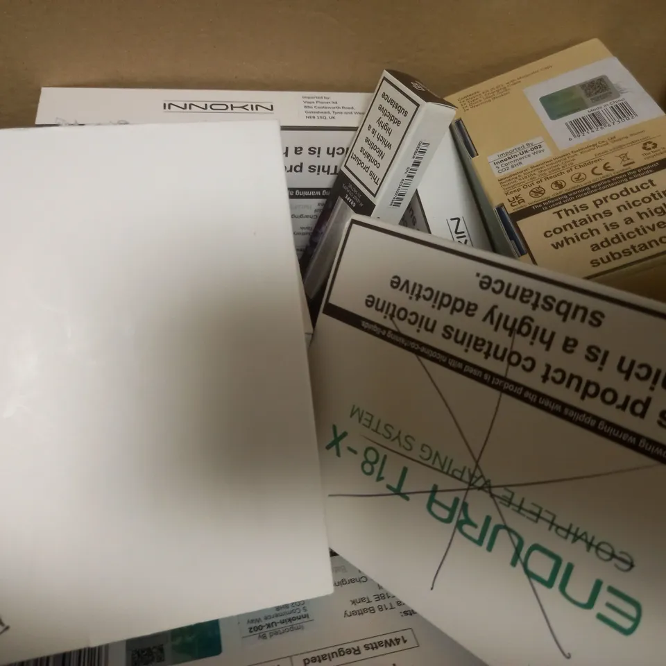 BOX OF APPROX 20 ASSORTED E-CIGARETTES AND DISPOSABLE VAPES