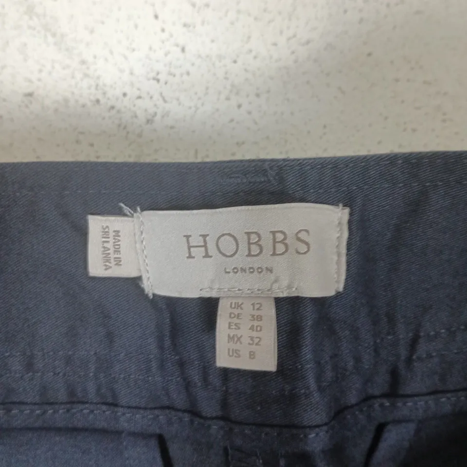 HOBBS LONDON WOMEN'S NAVY TAILORED SHORTS – UK 12