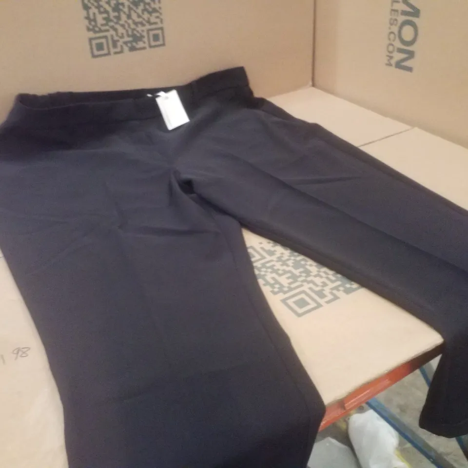 BOX CONTAINING APPROXIMATELY 20X BRAND NEW CAPSULE TAPERED TROUSERS - COLOUR BLACK - SIZE 22R