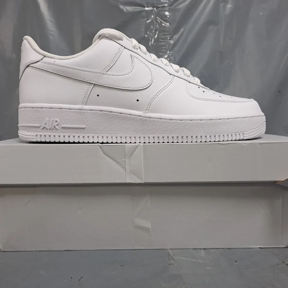 BOXED PAIR OF NIKE AIR FORCE 1 '07 SHOES IN WHITE SIZE UK 9