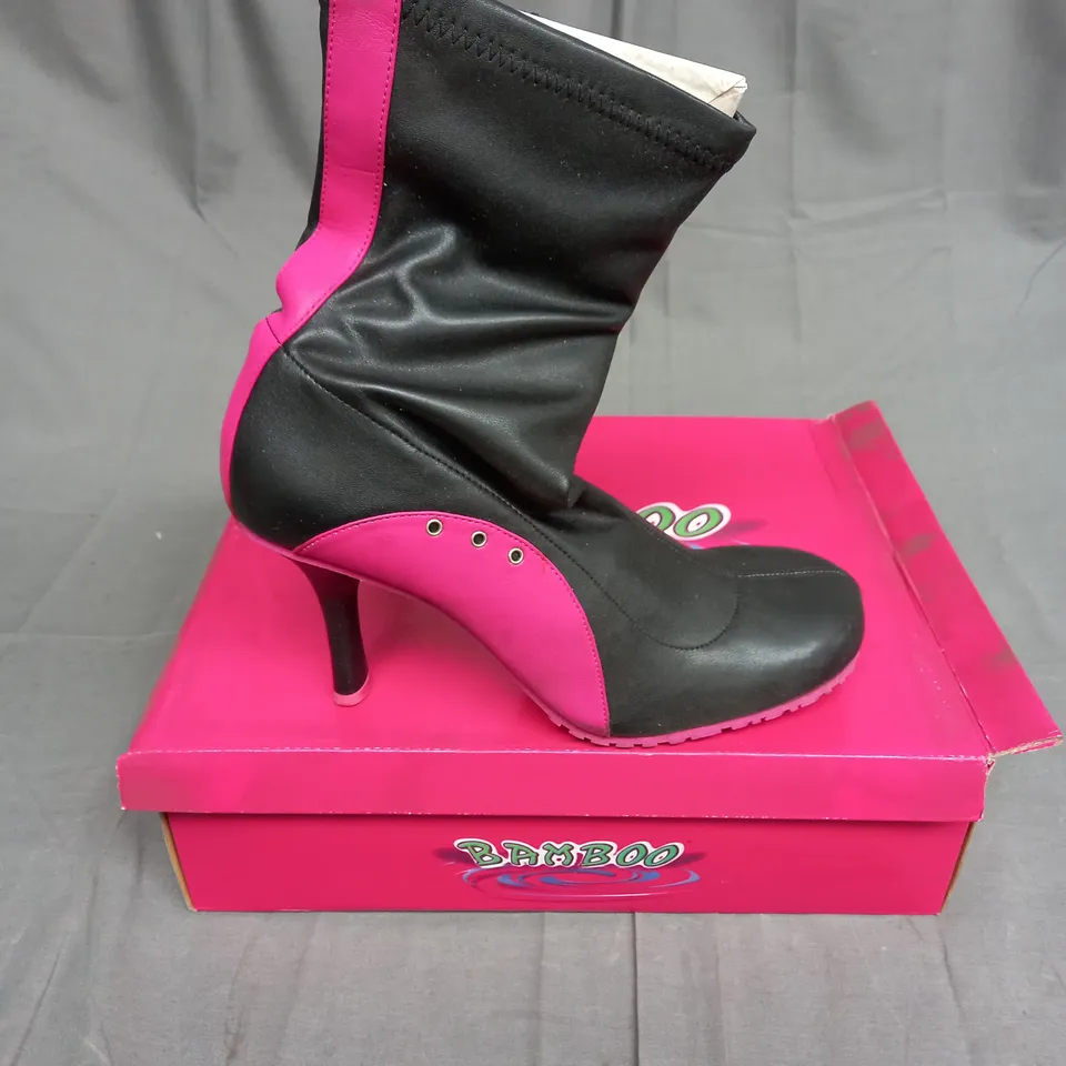 BOXED BAMBOO LEATHER BALLER HIGH HEEL SHOES IN BLACK AND PINK SIZE 9