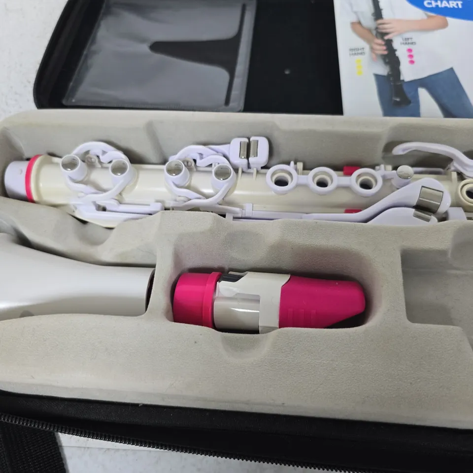 NUVO CLARINÉO BEGINNER WIND INSTRUMENT SET – CASE WITH ACCESSORIES