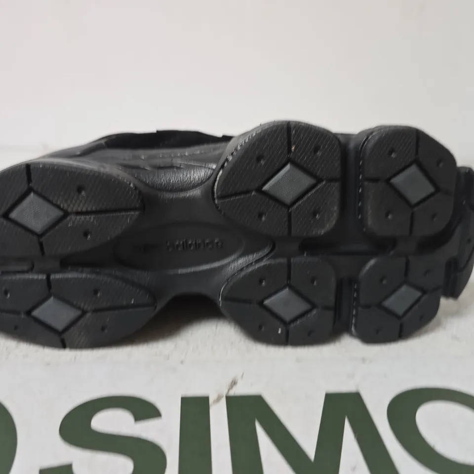 NEW BALANCE 9060 TRAINERS - SIZE 5.5