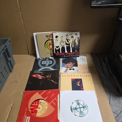 APPROXIMATELY 10 ASSORTED 7" VINYLS INCLUDING LINDA LEWIS , CLIFF RICHARD AND TAKE THAT