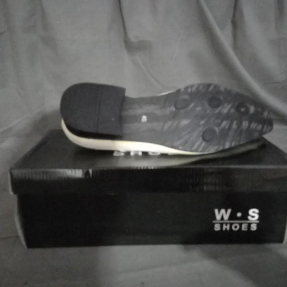 APPROXIMATELY 10 BOXED PAIR OF LOAFERS IN VARIOUS SIZES 