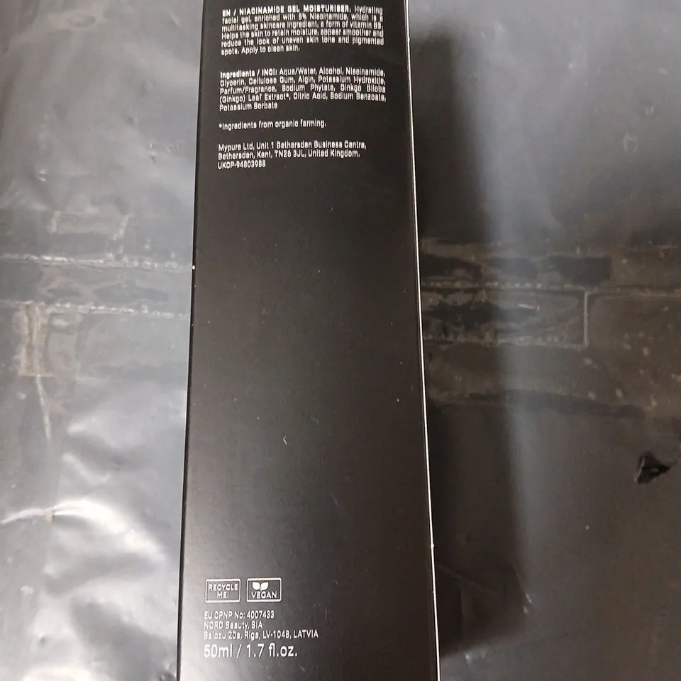 APPROXIMATELY 20 SKIN WORKOUT POST-WORKOUT NIACINAMIDE GEL MOISTURISER – REFORM & FIRM, 50ML