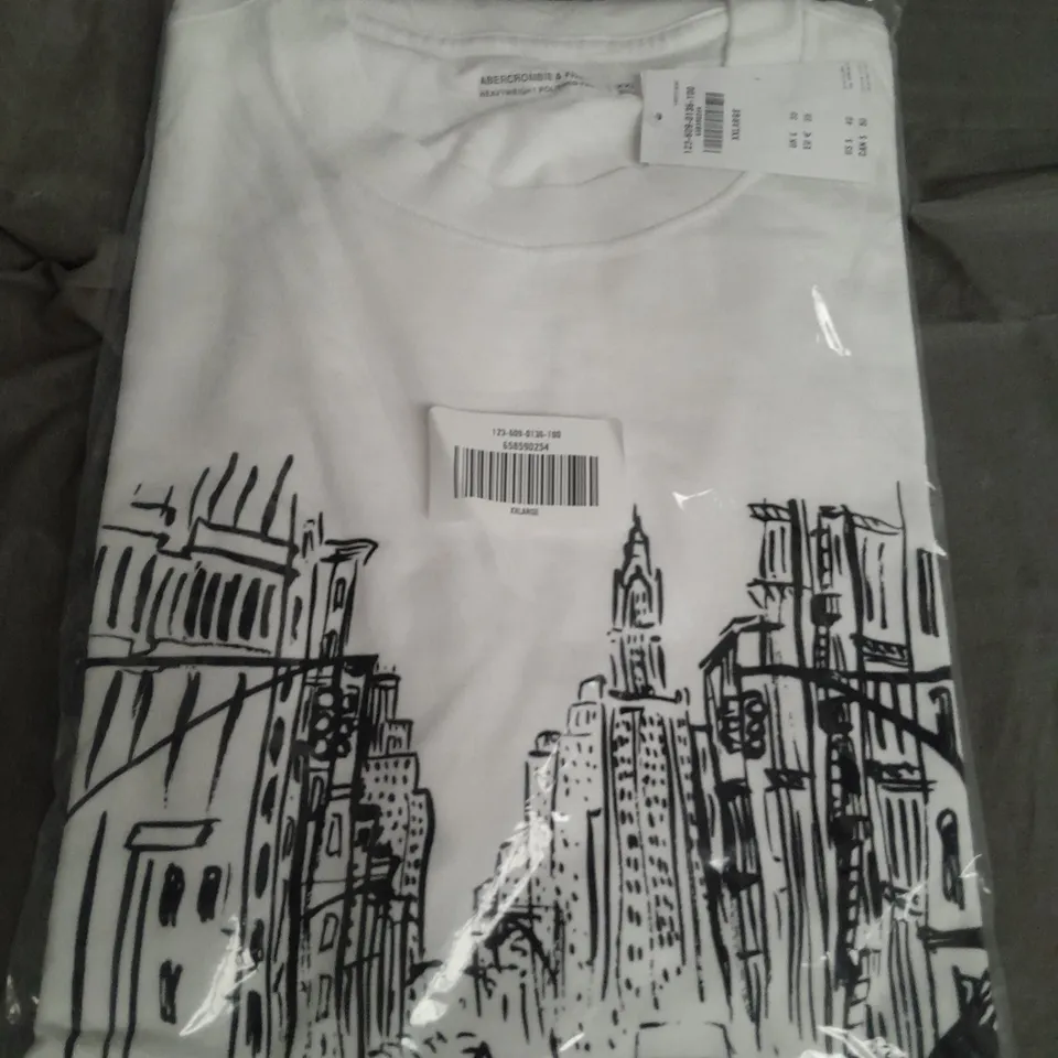 ABERCROMBIE & FITCH HEAVYWEIGHT POLISHED CITYSCAPE TEE IN WHITE - XL
