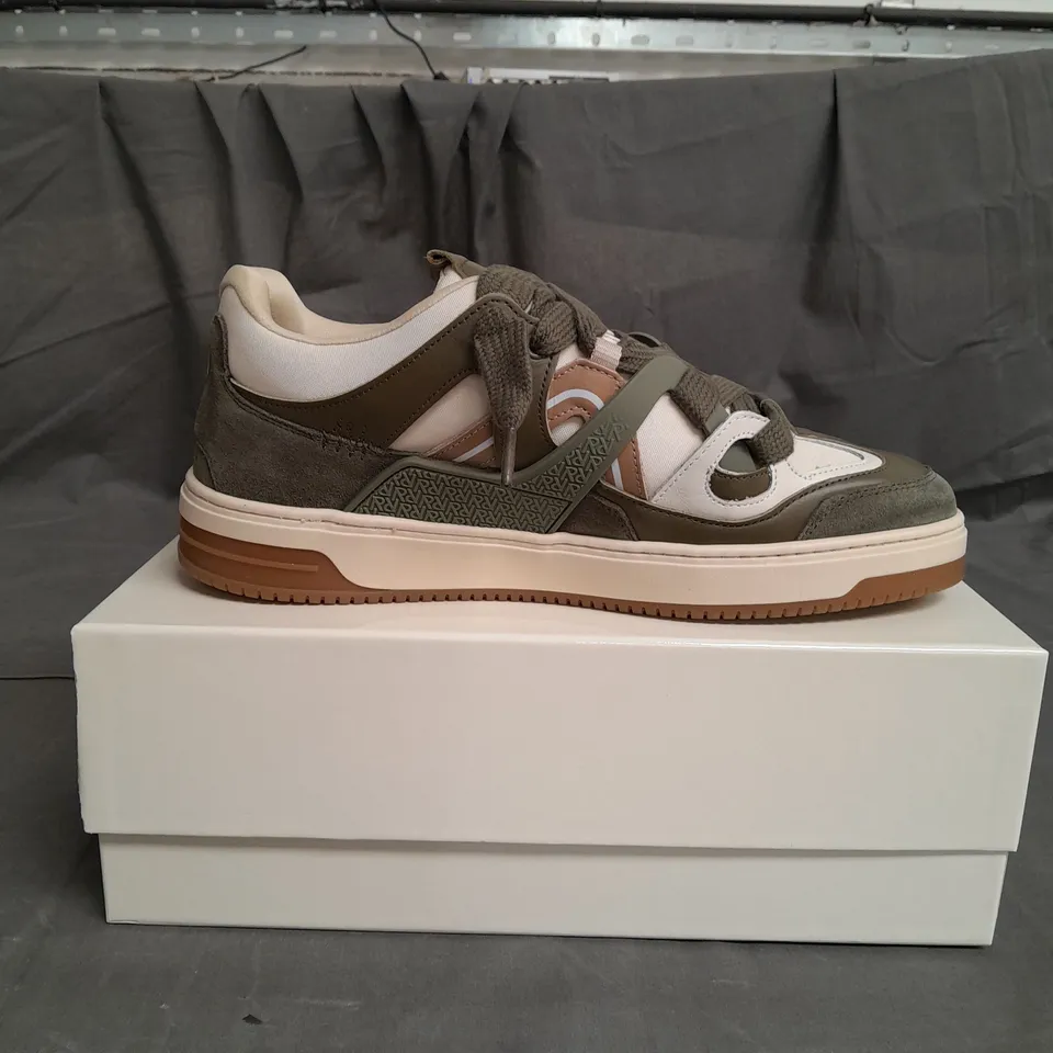 BOXED PAIR OF REPRESENT BULLY SNEAKERS SIZE 10.5 