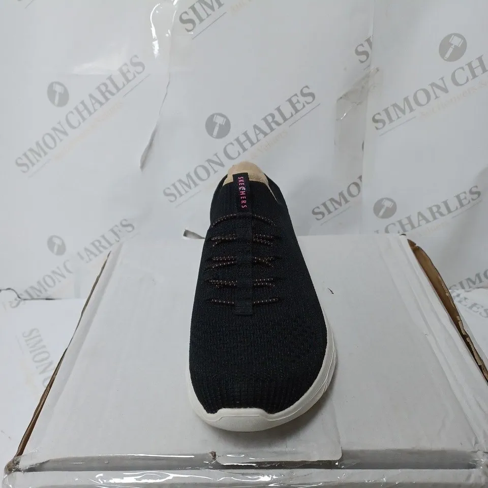 SKETCHERS COMFORT TRAINER BLACK SIZE 3 