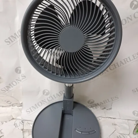 BOXED BELL & HOWELL RECHARGEABLE EXTENDABLE DESK & FLOOR FAN IN GREY