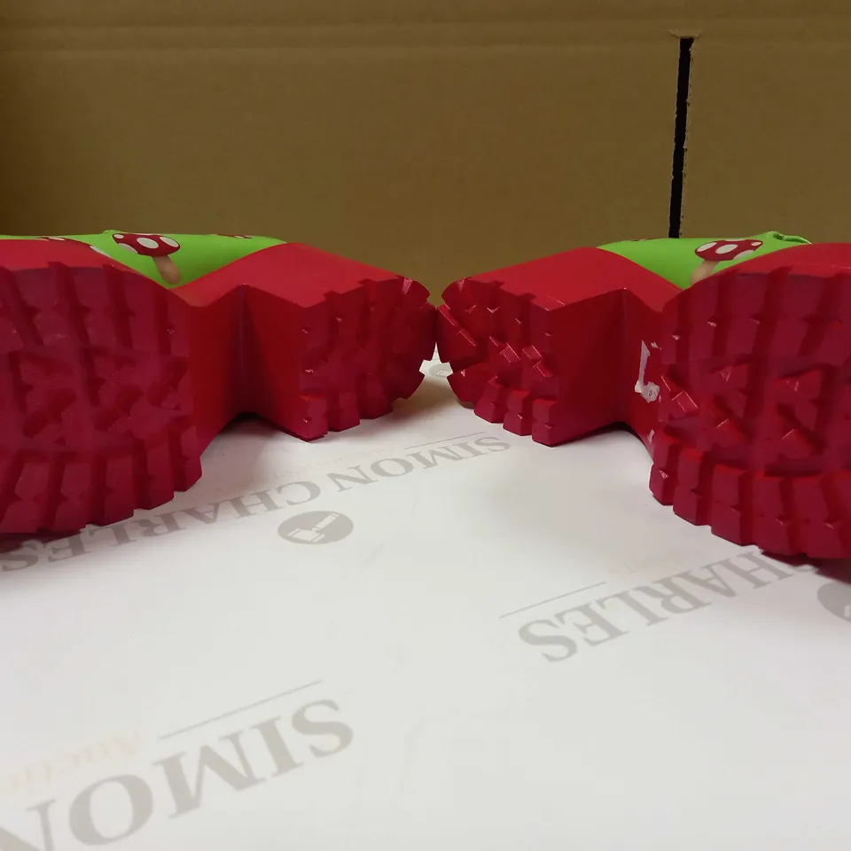 KOI VIBRANT GREEN/RED MUSHROOM STATEMENT PLATFORM VEGAN SHOES - SIZE 4