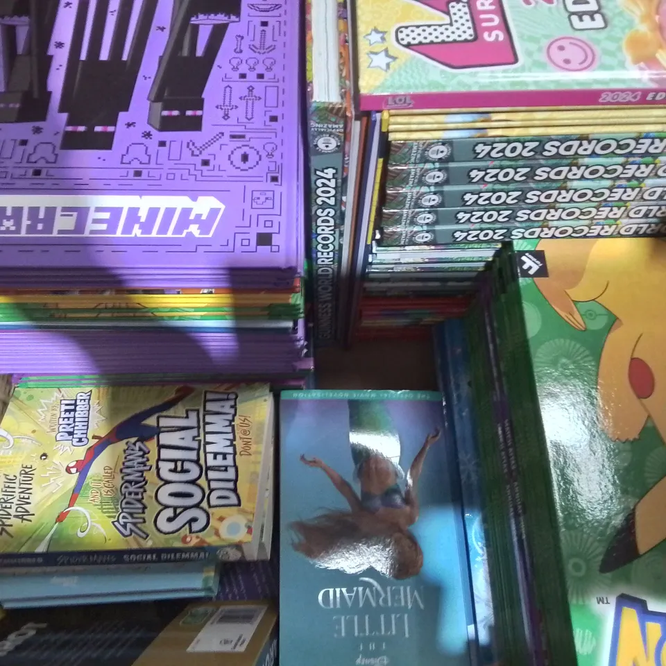 LARGE QUANTITY OF ASSORTED BOOKS AND ANNUALS TO INCLUDE POKEMON, LOL SURPRISE, FORTNITE AND MINECRAFT