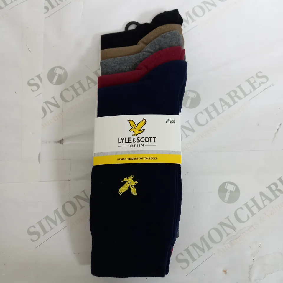 LYLE & SCOTT T PAIRS OF COTTON SOCKS - 7-11